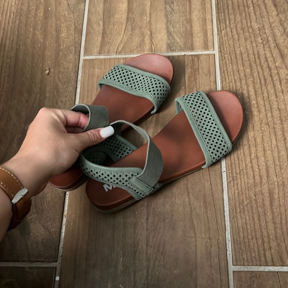 Mia brand new sandals